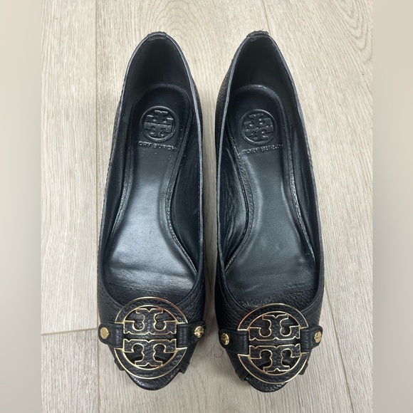 Tory Burch Black & Gold Wedged Heels - Picture 1 of 4